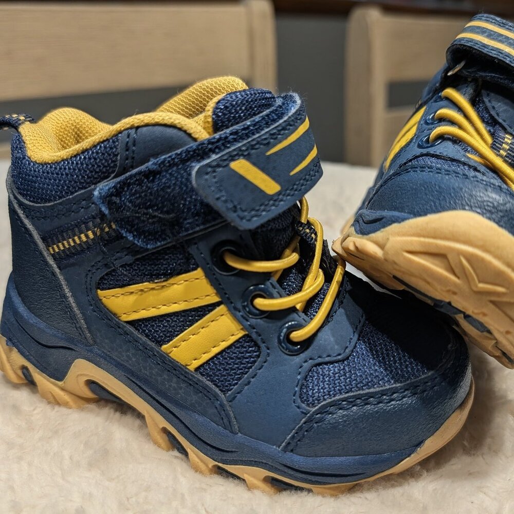 Kids Ankle-Support Boots with Velcro Strap - Ideal for Spring & Fall